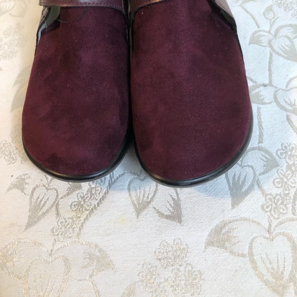 JBU By Jambu  Sedona Burgundy Suede Slip-On Wedge Clogs Size 9M - Picture 6 of 6